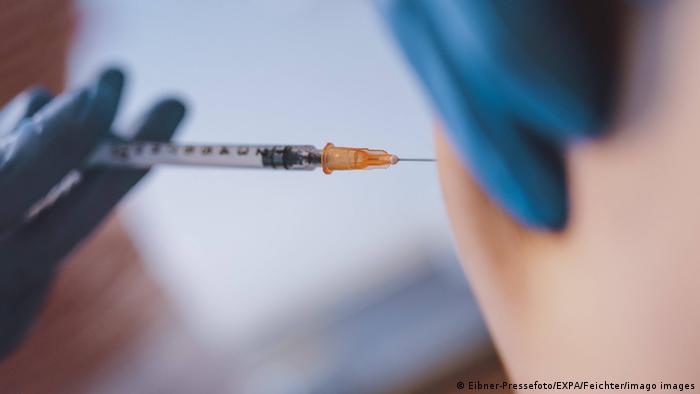 Alemán recibió por lo menos 87 dosis de vacunas contra covid