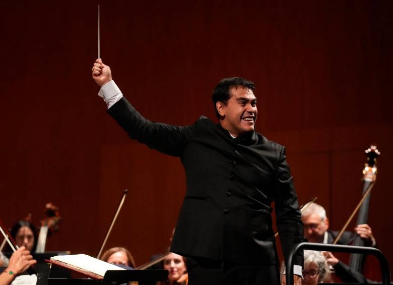 En este momento estás viendo Juan Pablo Valencia, el director de orquesta paisa que se destaca en España