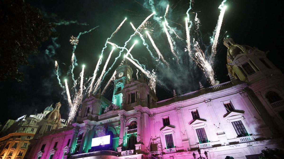 En este momento estás viendo València despedirá 2023 con doble fiesta de campanadas, música y cuatro castillos de fuegos artificiales simultáneos