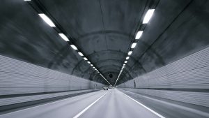 Lee más sobre el artículo Italia ha empezado a construir el mayor túnel submarino de Europa, un proyecto monumental que «ahorrará a los conductores más de un millón de horas de viaje cada año