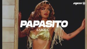 Lee más sobre el artículo Karol G se enamora de una estrella de Marvel en ‘Papasito’: un homenaje al cine de los 50