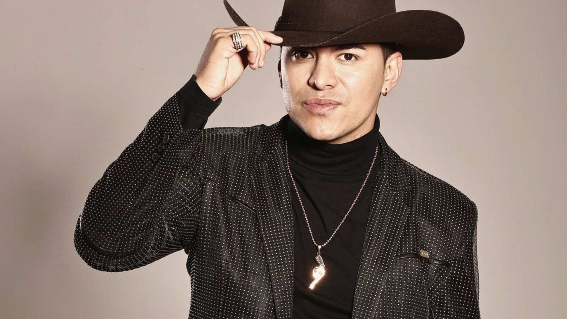 Lee más sobre el artículo Abogados y familia de Yeison Jiménez piden que no se use su nombre para “tributos” sin autorización