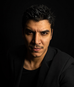 Lee más sobre el artículo <strong>El cineasta y cantautor colombiano David Andrés González presenta Amalgama, una obra que invita a reconciliarse con la vida</strong>